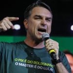 A reação de Flávio Bolsonaro após Michelle expor desavença