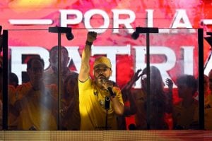 Esquerda questiona uso de camisa da seleção da Colômbia como símbolo político
