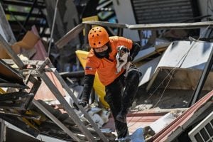 Equipes buscam desaparecidos após terremoto que deixou 46 mortos nas Filipinas