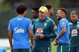 Brasil encara Escócia em busca do 1º lugar no grupo na Copa