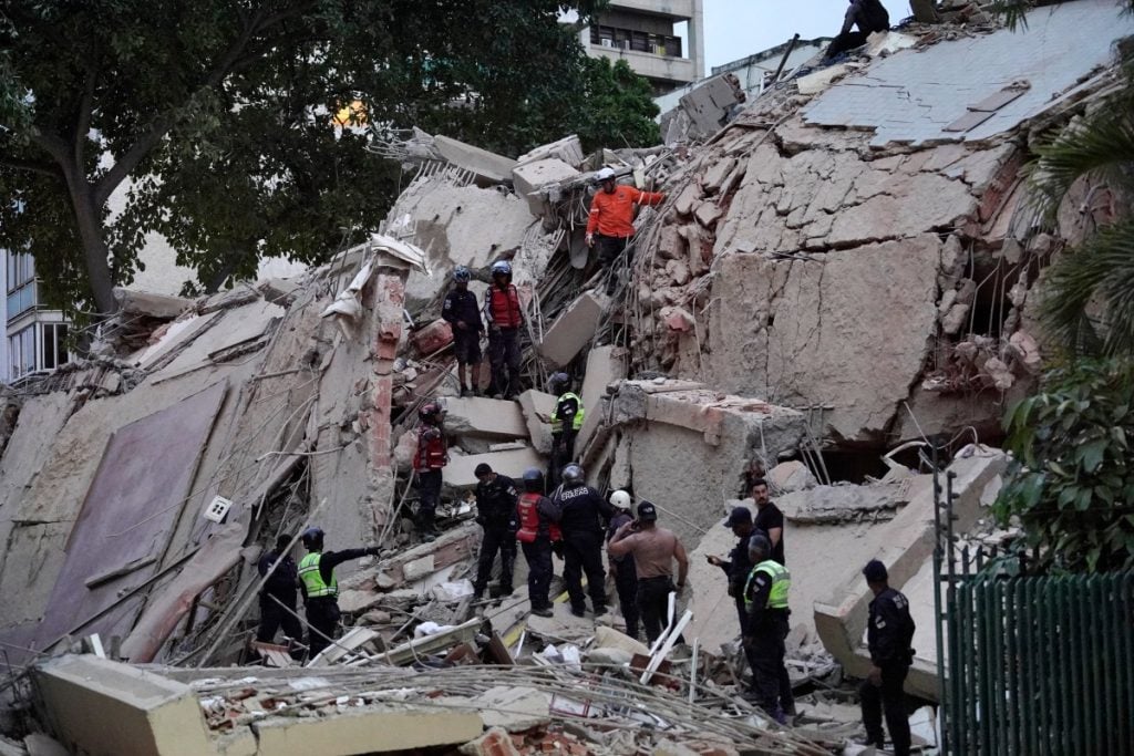 Terremotos na Venezuela destroem prédios e causam pânico em Caracas