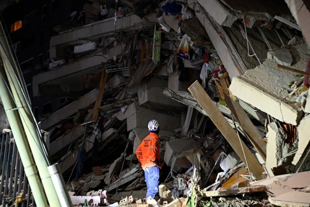 Venezuela confirma mais de 30 mortes após terremotos