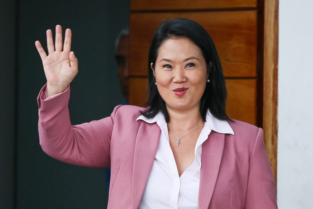 Keiko Fujimori é eleita com 50,13% dos votos e devolve poder à direita no Peru
