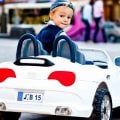 Brinquedo que parece carro de verdade: conheça os mini elétricos infantis ultrarrealistas