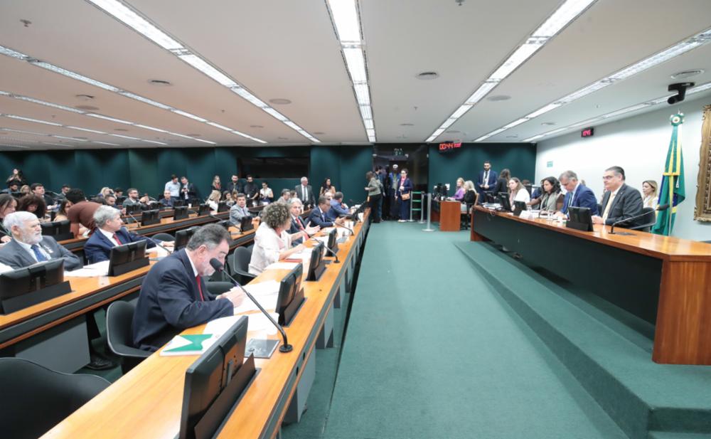 CCJ da Câmara aprova redução na maioridade penal