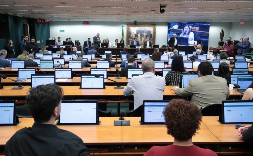 Como votou cada deputado da CCJ sobre a redução da