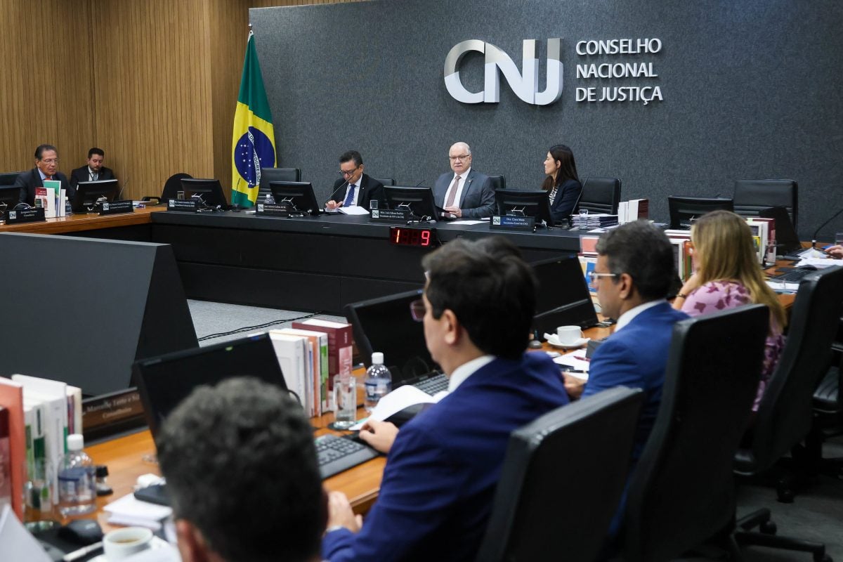 CNJ exige aval da Justiça para atuação de influenciadores mirins nas redes sociais