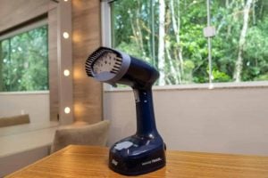 Roupa pronta em minutos: os melhores vaporizadores para quem vive na correria