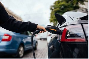 Carros elétricos vão pagar 35% de imposto a partir de 2026; veja como isso afeta os preços