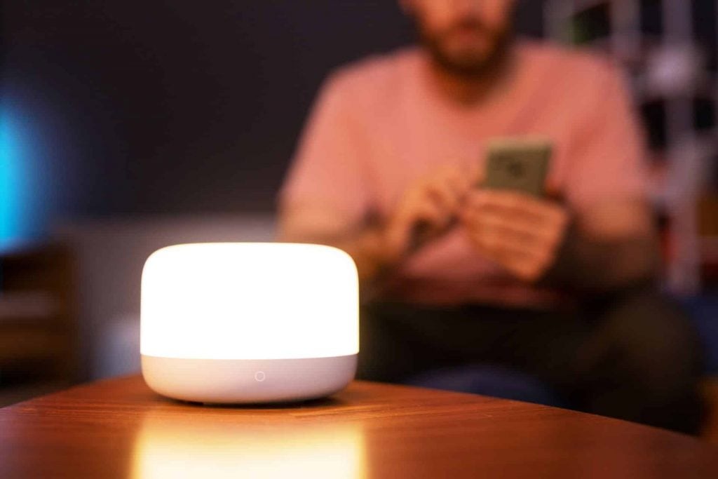 Luminária inteligente com IA se adapta ao seu humor e estilo