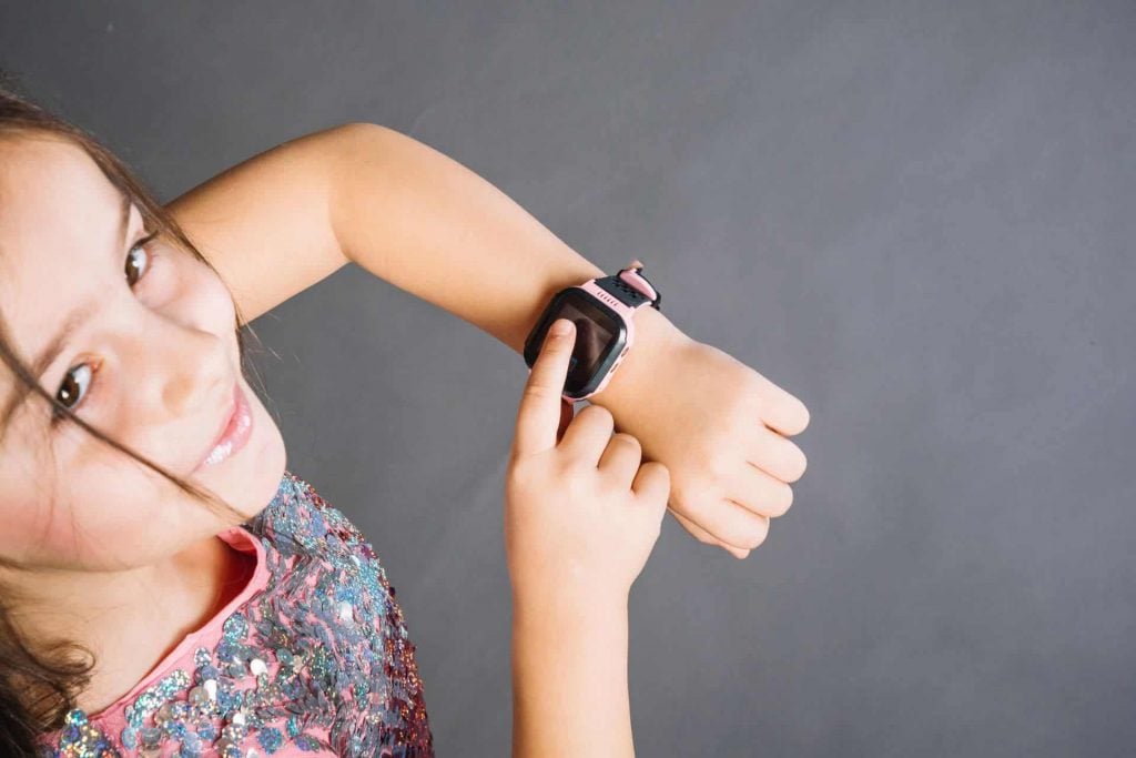 Relógio infantil com chip vale a pena antes do primeiro celular?