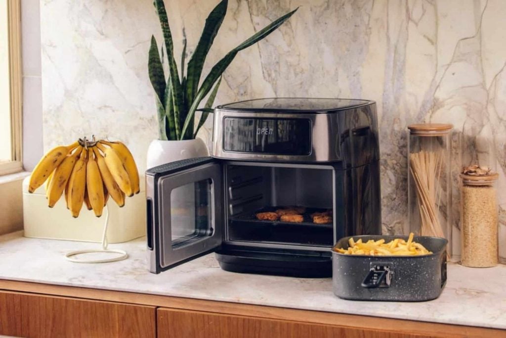 Qual a melhor air fryer para quem quer substituir o forno no dia a dia?