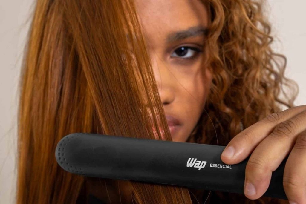 Linha ESSENCIAL da WAP chega com trio pensado para melhor rotina capilar 