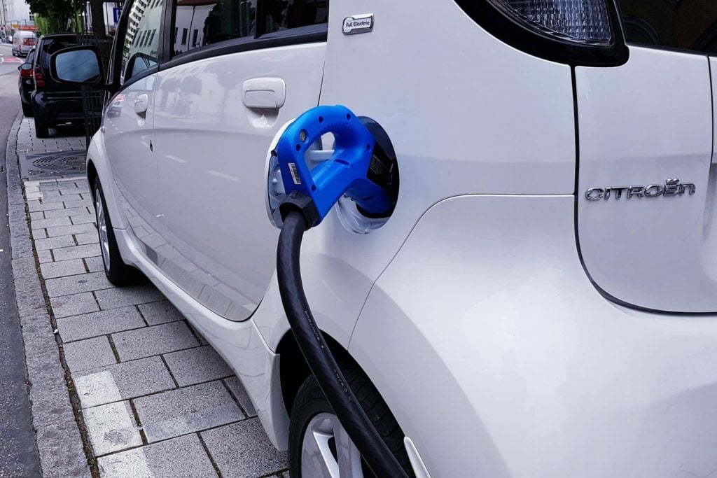 Emova Easy: vale a pena comprar o carro elétrico mais barato do Brasil?