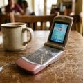 Commodore Callback 8020: celular retrô bloqueia redes sociais