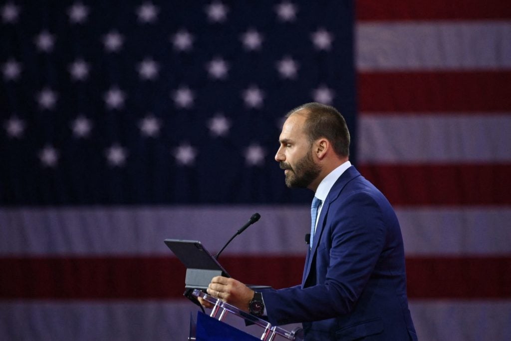 Condenação de Eduardo Bolsonaro implode candidatura ‘faz de conta’ ao Senado