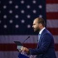 Condenação de Eduardo Bolsonaro implode candidatura ‘faz de conta’ ao Senado