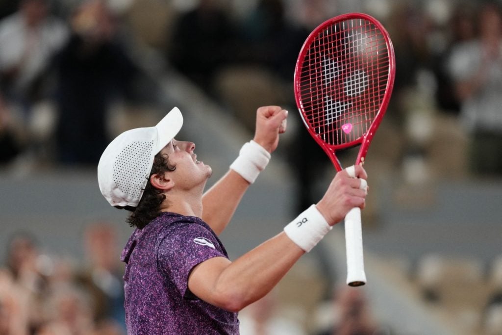 João Fonseca vence Casper Ruud e avança às quartas de final de Roland Garros
