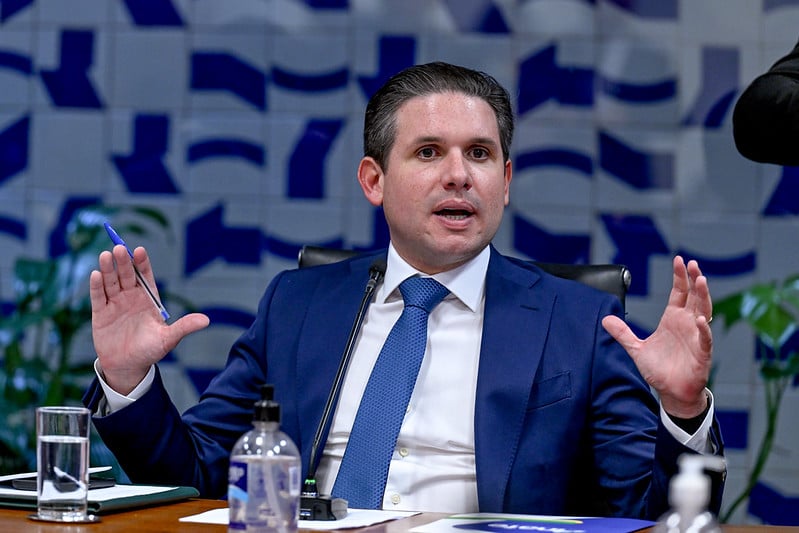 O que se sabe sobre as citações a Hugo Motta na investigação envolvendo Daniel Vorcaro e o Banco Master