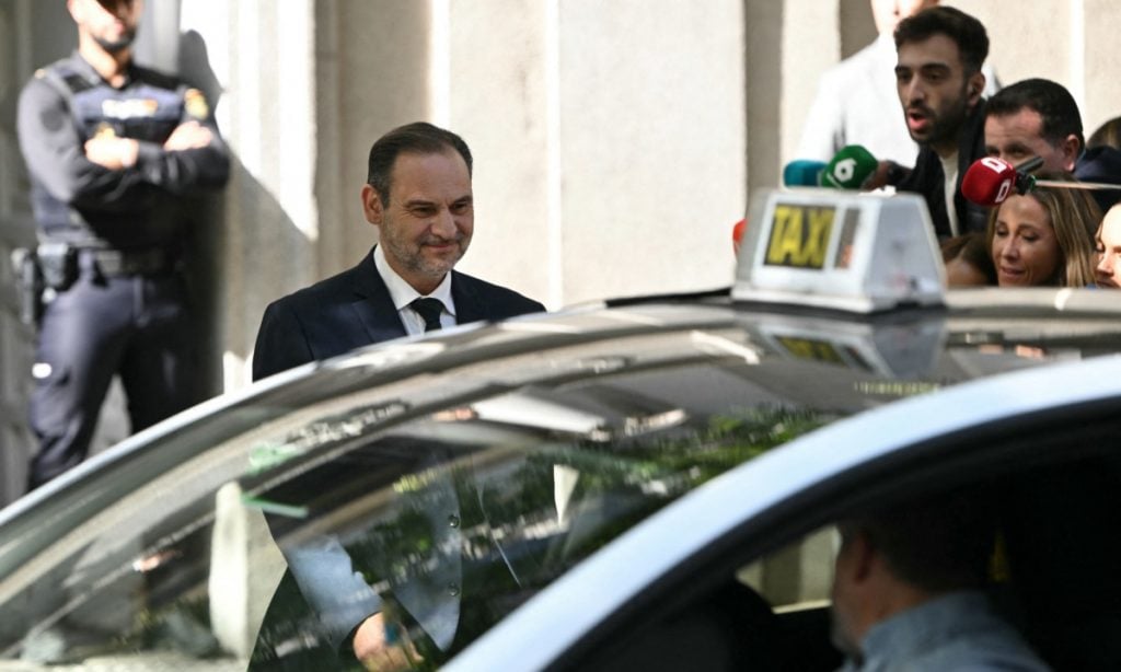 Ex-ministro espanhol próximo de Pedro Sánchez é condenado a 24 anos de prisão