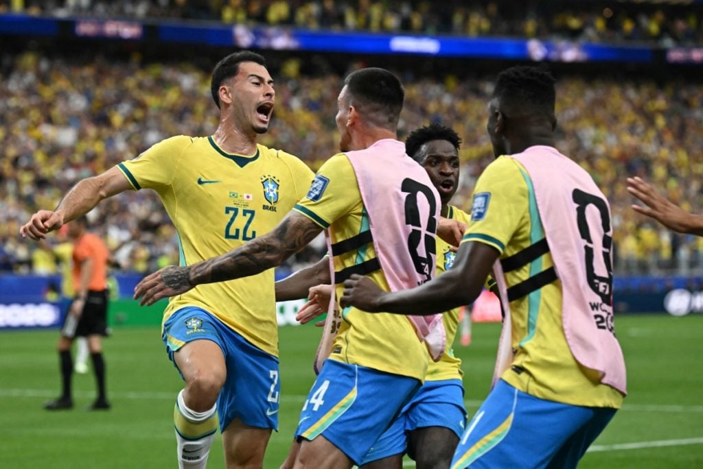 Brasil vence o Japão de virada e avança às oitavas da Copa do Mundo
