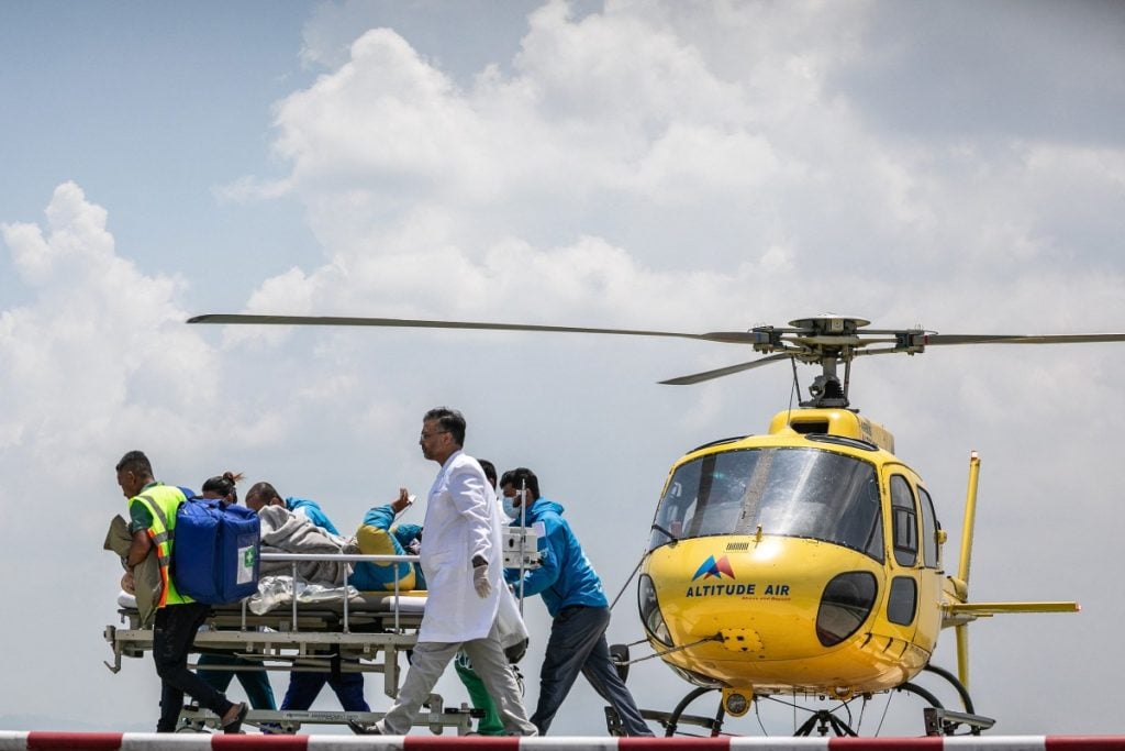 Sherpa é encontrado vivo após 6 dias desaparecido no Everest