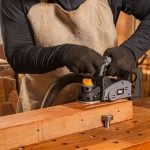 Qual a melhor plaina elétrica para pequenos projetos em casa?