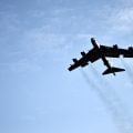 Bombardeiro dos EUA cai em base aérea na Califórnia