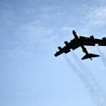 Queda de bombardeiro em base militar deixa 8 mortos nos EUA
