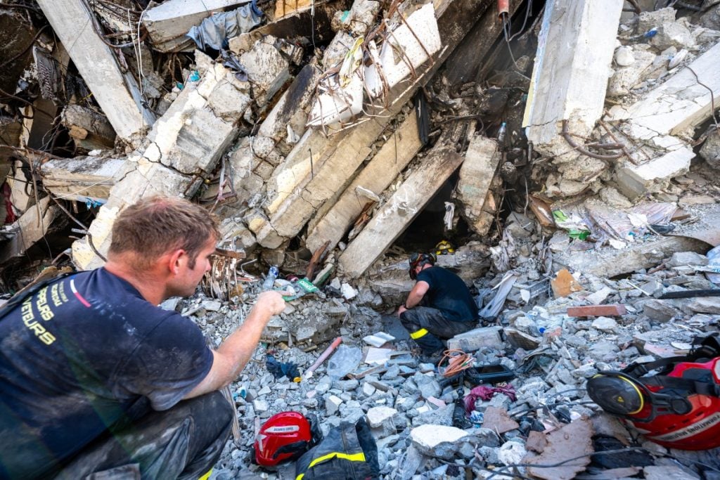 Busca por sobreviventes dos terremotos na Venezuela chega ao ‘último minuto’