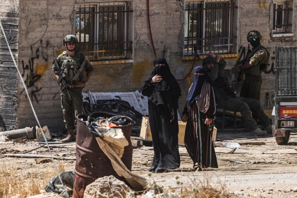 Colonos israelenses incendeiam mesquitas na Cisjordânia, dizem autoridades