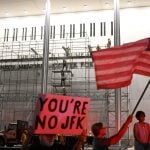 Remoção do nome de Trump do Kennedy Center começa após decisão judicial