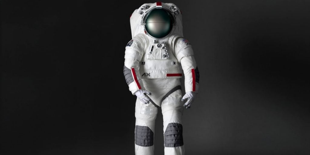 O astronauta veste Prada 