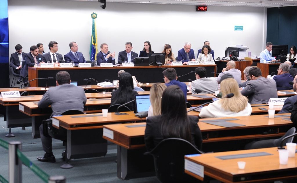 CCJ da Câmara adia novamente análise de PEC sobre redução da maioridade penal