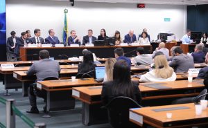 CCJ da Câmara adia novamente análise de PEC sobre redução da maioridade penal