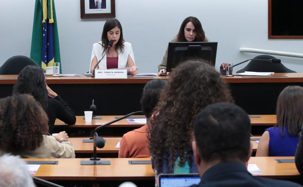 Votação na Câmara de projeto que criminaliza a misoginia deve acontecer em julho