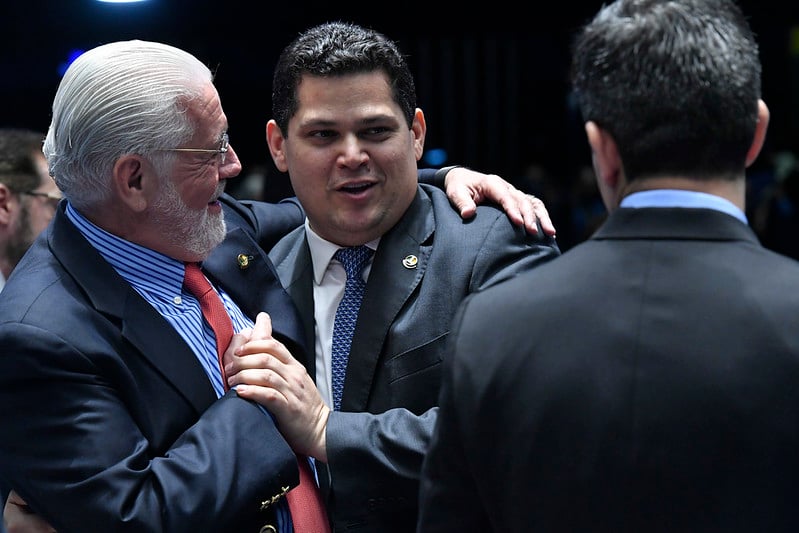 Alcolumbre defende Jaques Wagner após operação da PF e cobra presunção de inocência
