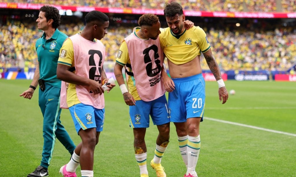 Lucas Paquetá tem lesão na coxa confirmada, sem previsão de retorno