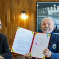 Lula sanciona lei que garante renovação automática da CNH