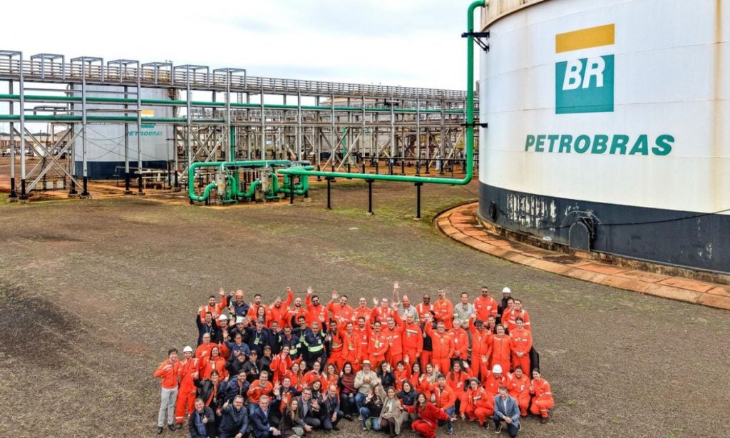 Lula assina contratos para retomar obra em fábrica de fertilizantes