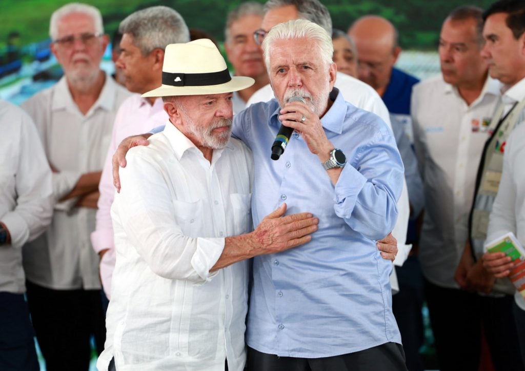 Na Bahia, Lula enfileira ministros ao lado de Wagner e exalta trajetória do aliado