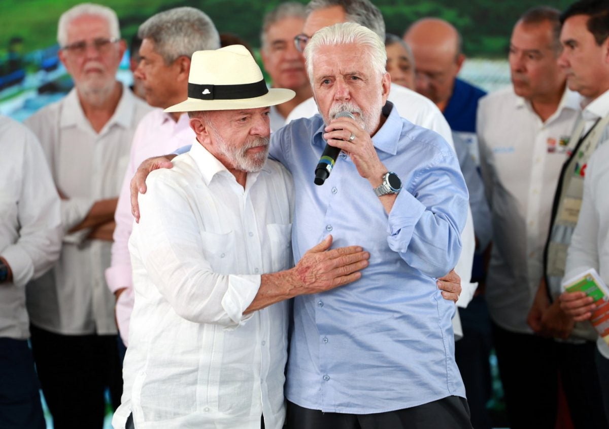 Na Bahia, Lula enfileira ministros ao lado de Wagner e exalta trajetória do aliado