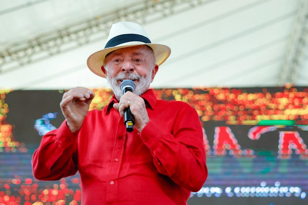 Lula acena a mulheres em meio a desgaste de Flávio com o eleitorado feminino