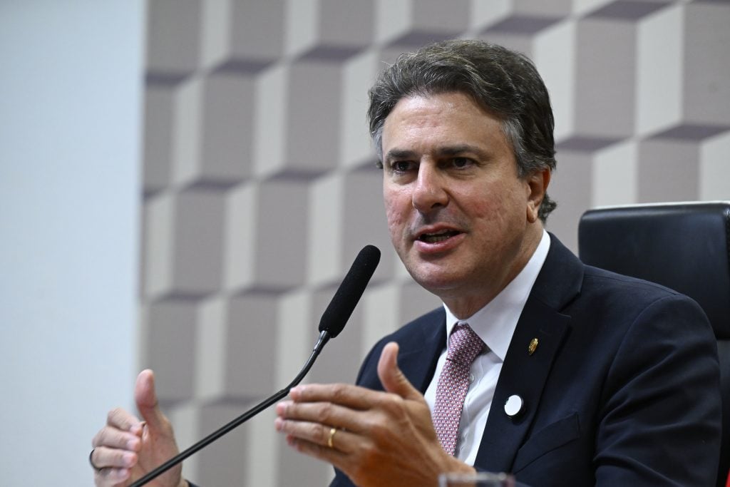 O aceno de Camilo Santana a Alcolumbre após assumir a liderança do governo no Senado