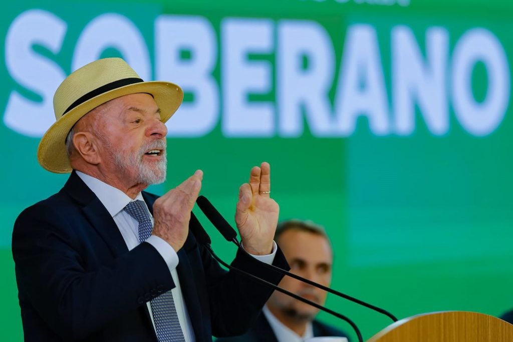 Lula diz que Brasil continuará negociando com os EUA, mas buscará por novos mercados