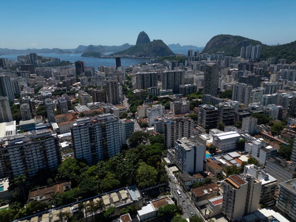 Por que estrangeiros estão comprando imóveis no Brasil