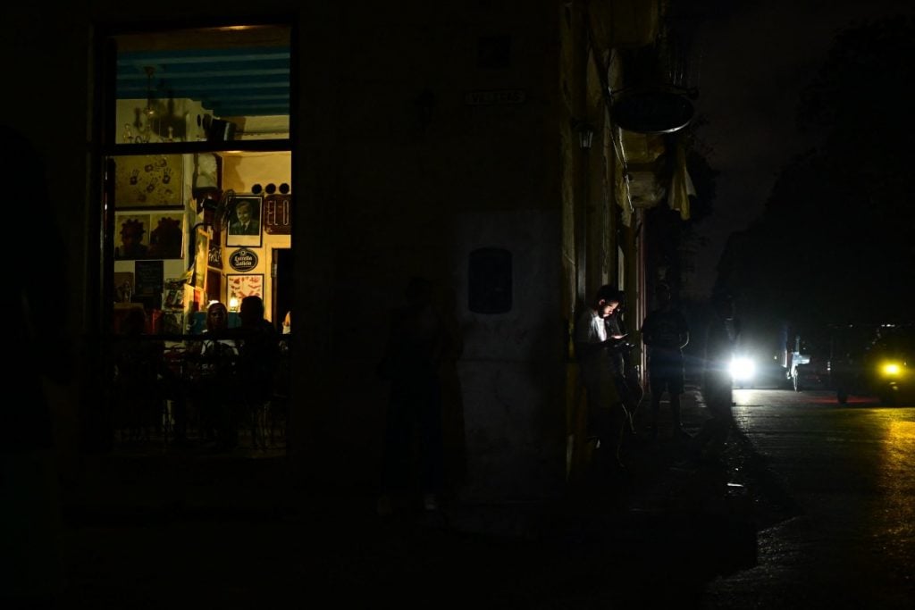 Novo apagão generalizado atinge Cuba em meio a bloqueio petrolífero dos EUA