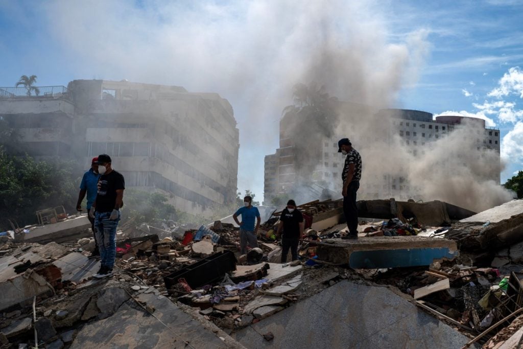 Número de mortos passa de 2 mil e Venezuela decreta luto de sete dias