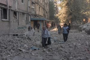 Pelo menos 30 mortos nos piores ataques russos contra Kiev desde 2022