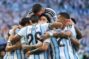 Argentina sofre para bater Cabo Verde na prorrogação e vai às oitavas da Copa